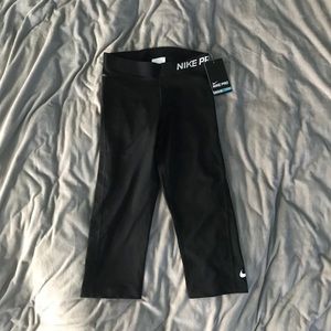 Brand New! Nike Crop Leggings